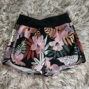 Runway Active Floral Workout Shorts quick dry Moisture wicking Size Medium 8-10